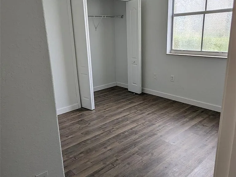 2551 SE 16th Ter #109 — Photo 9
