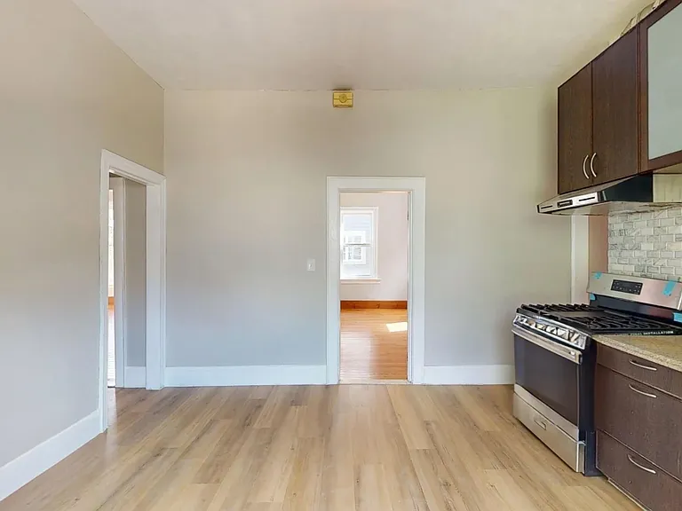 20-22B Holmes St #20 — Photo 9