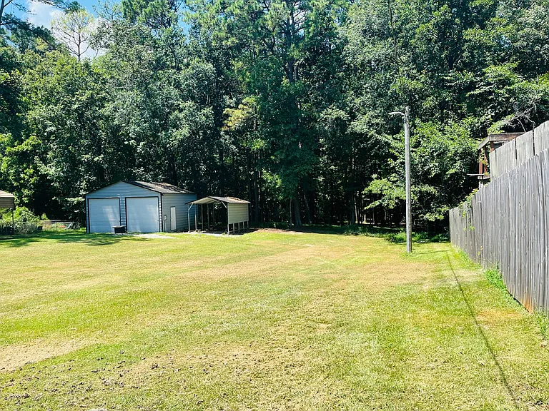 147 N Lake Dr — Photo 48