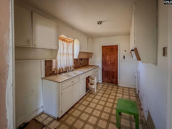 3rd image of 929 Mount Gallant Rd