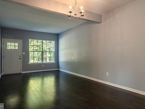 3rd image of 10 Graham Dr