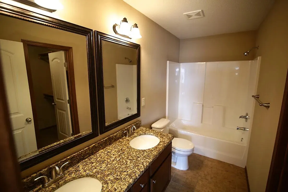 4 bed, 2068 sqft, $1,895 — Photo 4
