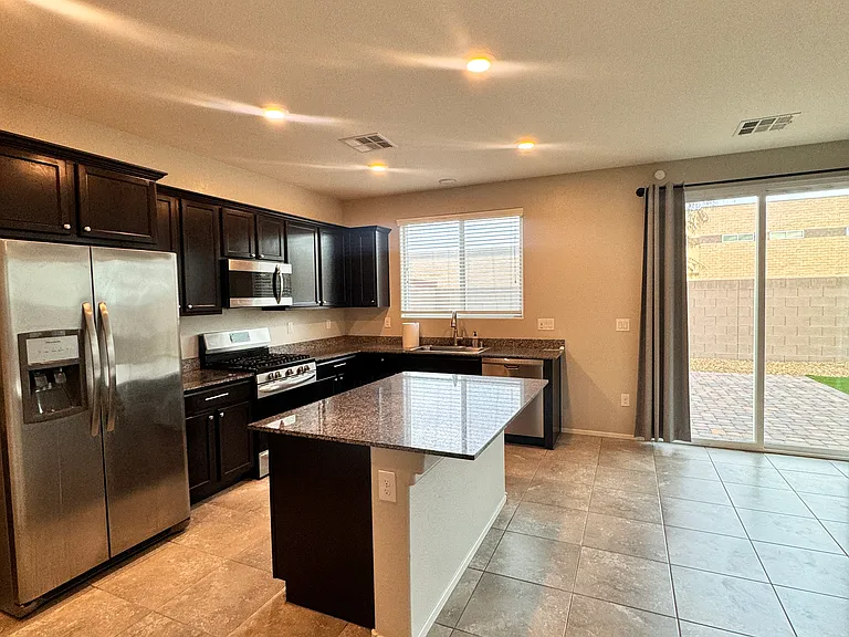 White Opal St — Photo 25