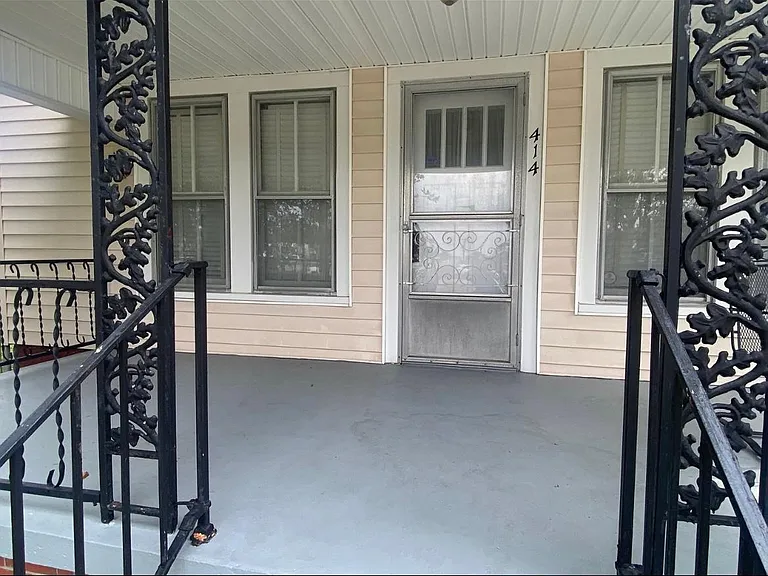 414 W 6th St — Photo 12