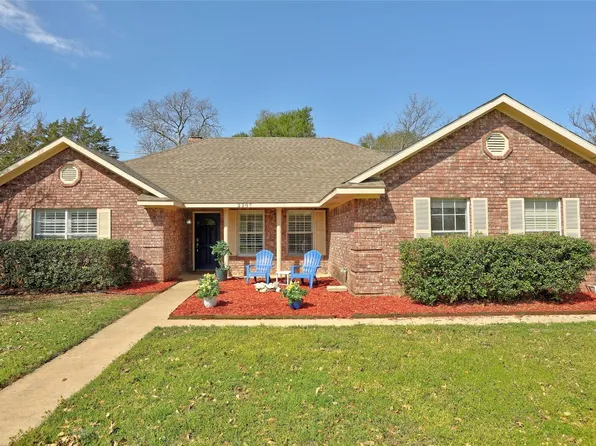 2207 Pecan St, Bonham, TX 75418