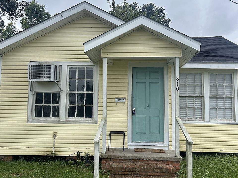 1st image of 810 Live Oak St