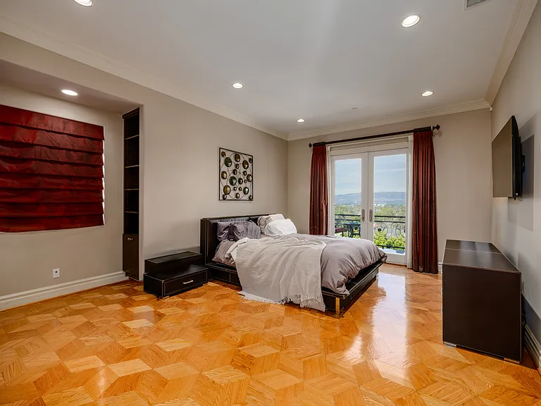 18047 Karen Dr — Photo 23