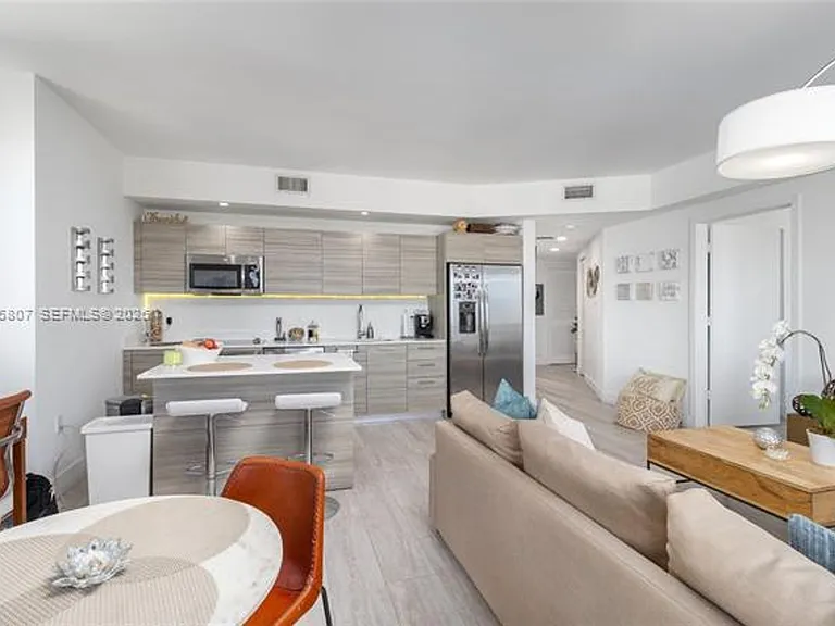 121 NE 34th St #2509 — Photo 4