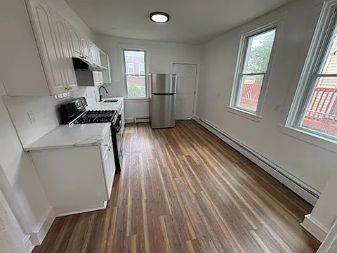 3 bed, 1225 sqft, $1,750 — Photo 4