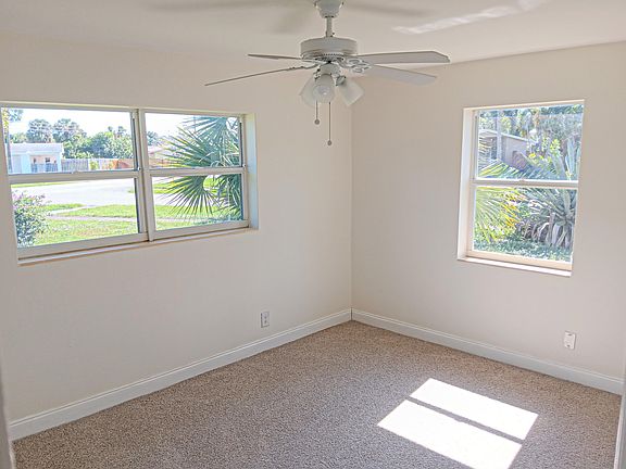 5th image of 905 W Kalmia Drive