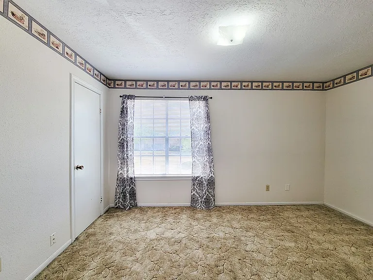 1815 Country Village Blvd — Photo 35