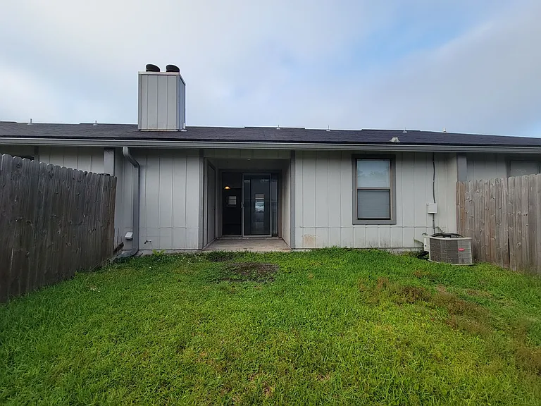 1337 Delaware Pl #B — Photo 2