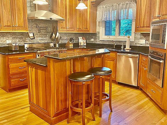 4th image of 889 Maryknoll Cir