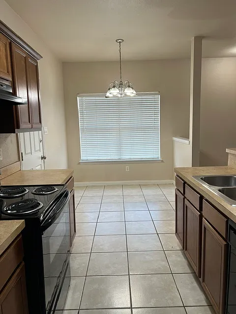 3 bed, 1186 sqft, $1,725 — Photo 4