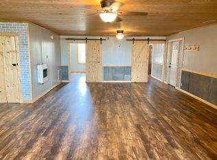 3 N Main St #4, Altamont, IL 62411