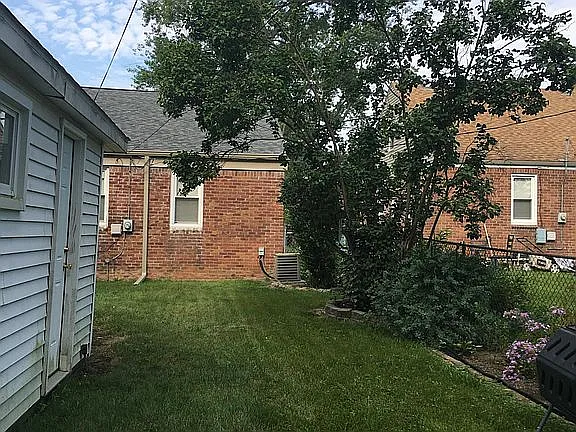 3 bed, 950 sqft, $1,650 — Photo 3