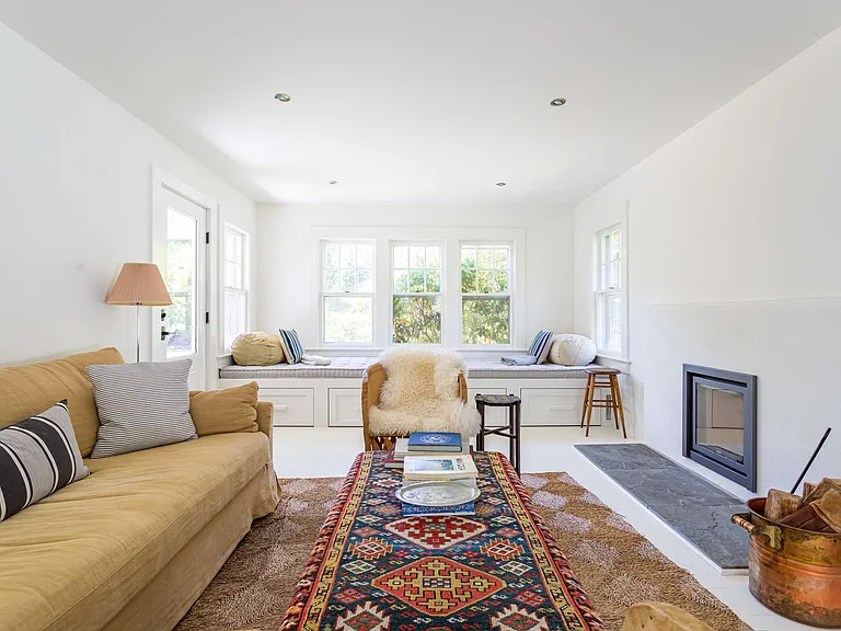 210 Manor Ln — Photo 12