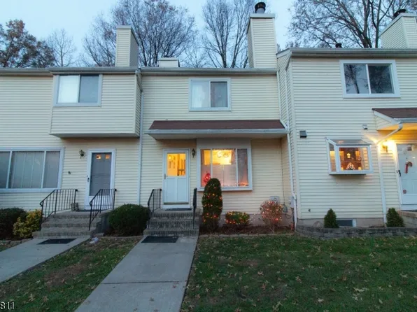 40 Woodland Dr, Roselle Boro, NJ 07203