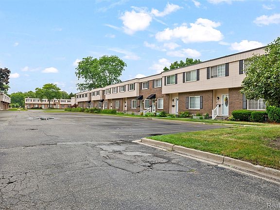 2nd image of 704 Estrada Dr