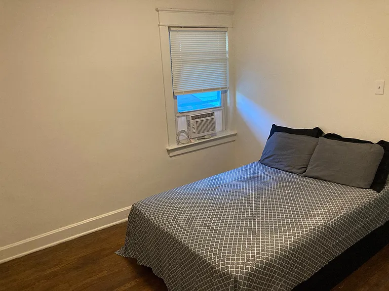 301 Kensington Ave #2 — Photo 16