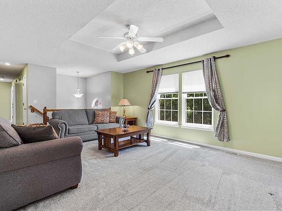 3rd image of 1005 SE Eastridge Dr