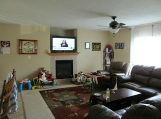 10103 Catalina Dr, Johnston, IA 50131