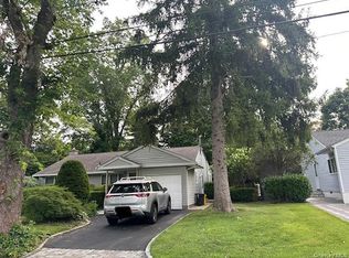 36 Coolidge Ave, Glen Head, NY 11545