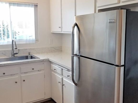 4th image of 4070 Mississippi St APT 7