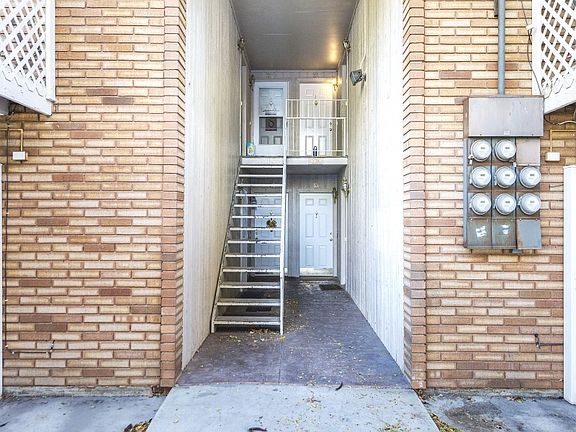 5th image of 862 E Maple Crest Ct APT 21