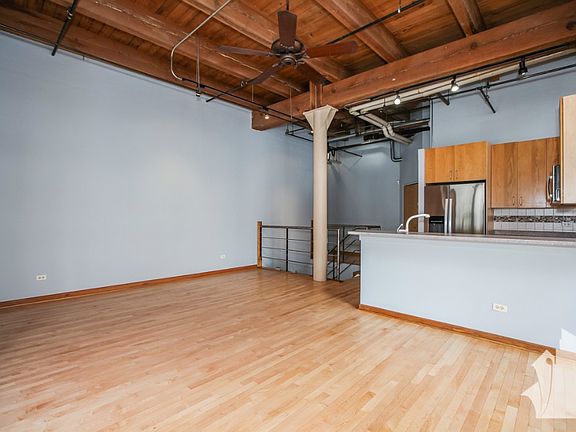 2nd image of 700 W Jackson Blvd #105L