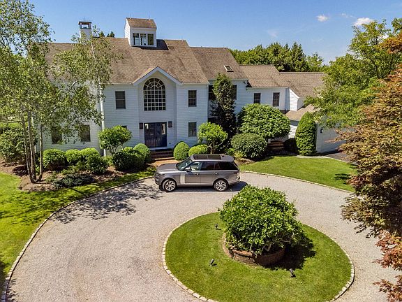 2nd image of 555 Pauls Ln