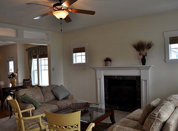 4th image of 734 Carriagegate Ln