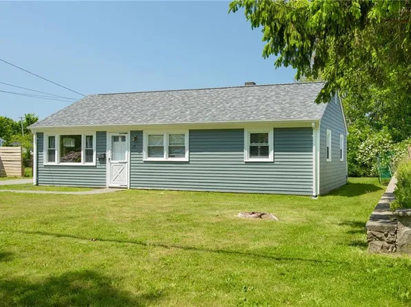 29 Rosedale Dr, Bristol, RI 02809