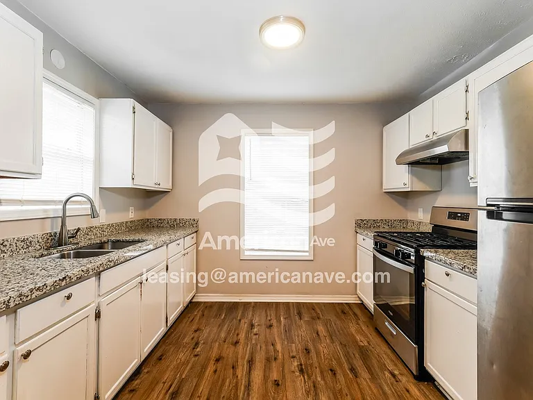 1339828_006_kitchen_6.jpg