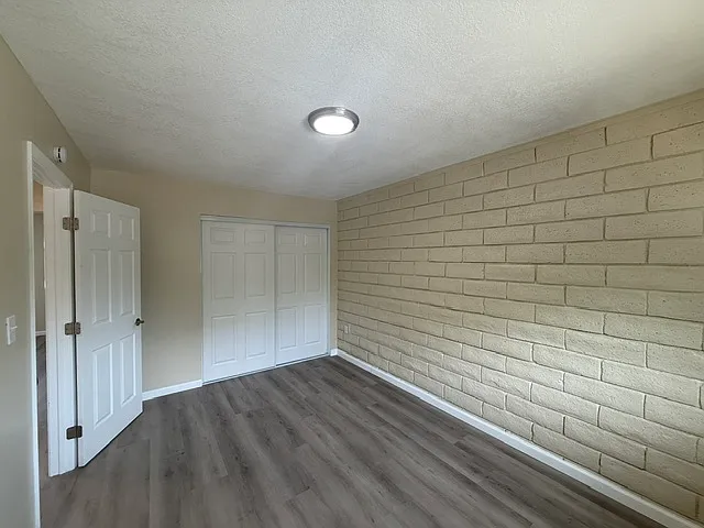 420 E Park St — Photo 8