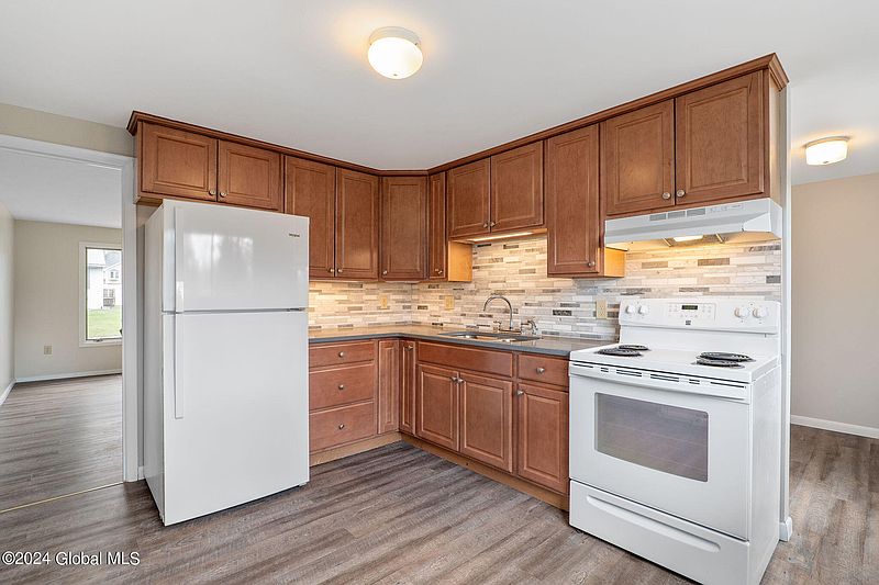 3rd image of 112 Pleasantview Drive