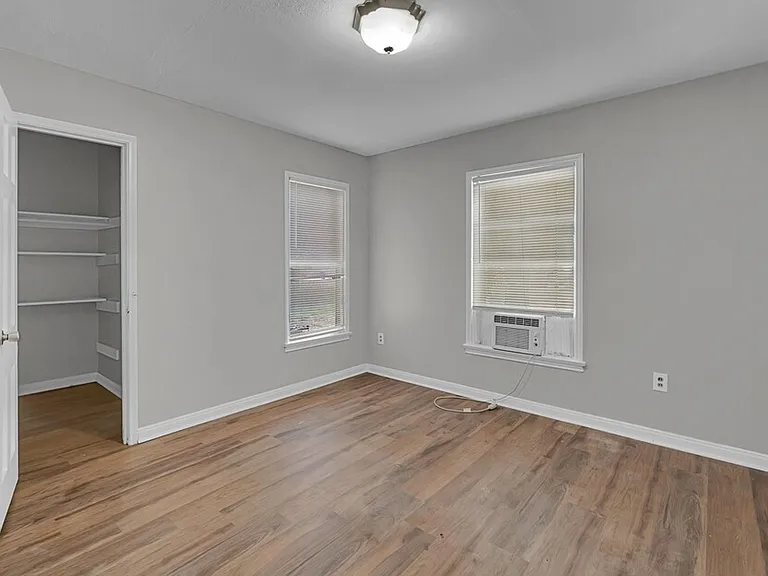 2712 Mitchell Ave — Photo 9