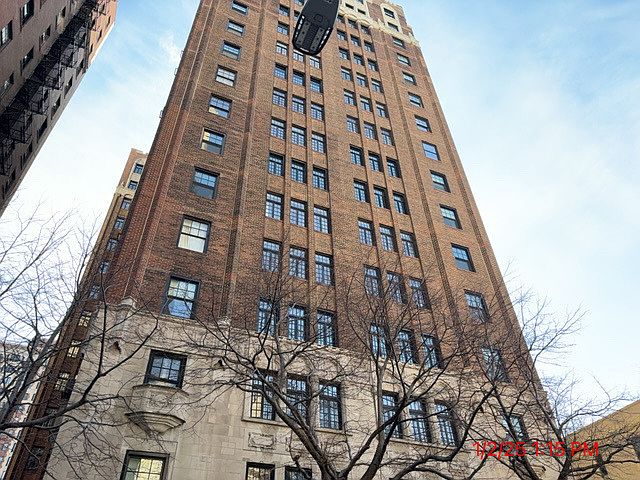 1st image of 415 W Aldine Ave APT 15B