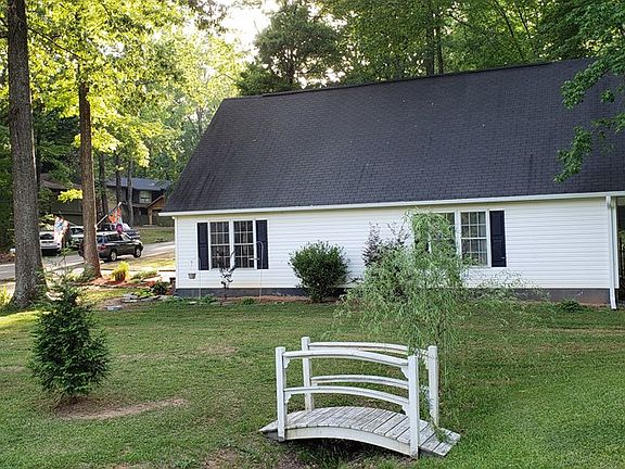 3rd image of 102 Oakdale Dr