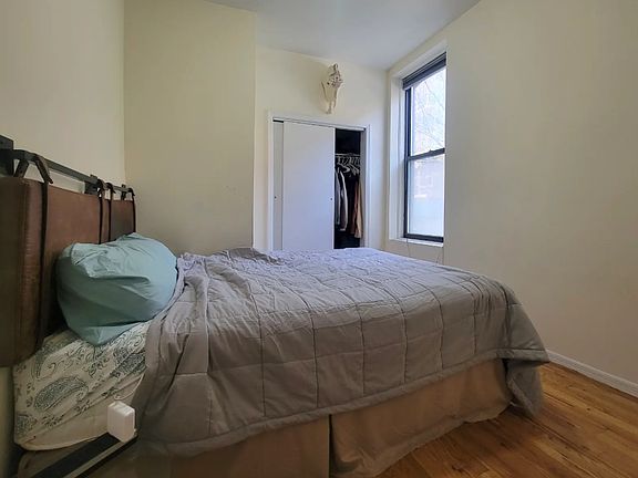 4th image of 130 E 4th St APT 2