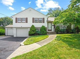 12 Hybrid Dr, Cranston, RI 02920