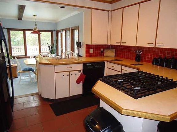 4th image of 35 Clintonwood Dr