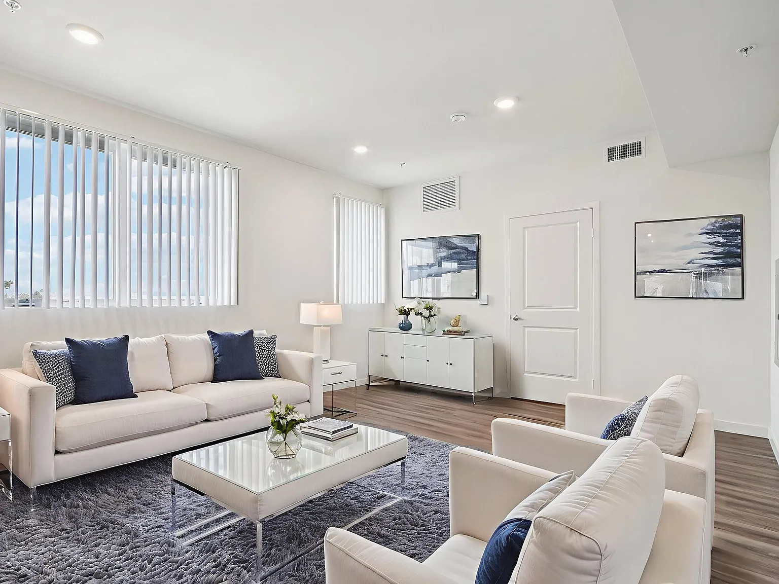 Cloud Nine Luxury Apartments — Photo 1
