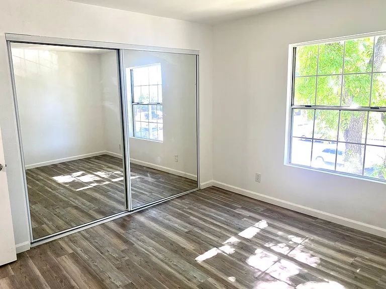 14914 Hamlin St #103 — Photo 5