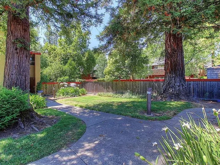 47 Redwood Ct — Photo 5