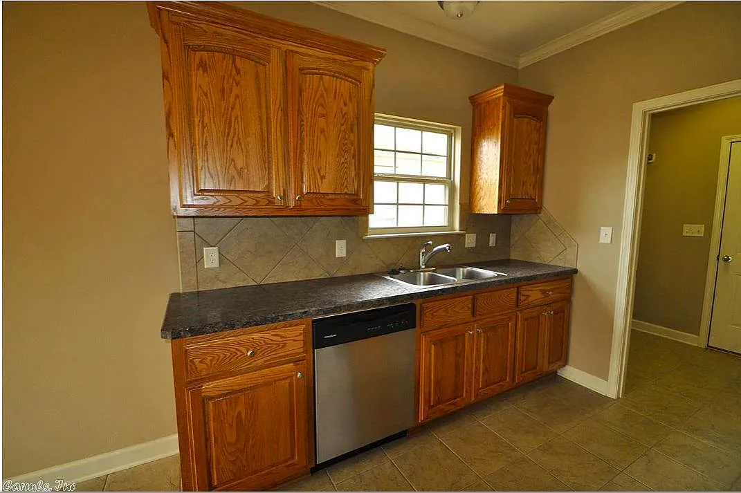 3 bed, 1380 sqft, $1,800 — Photo 4