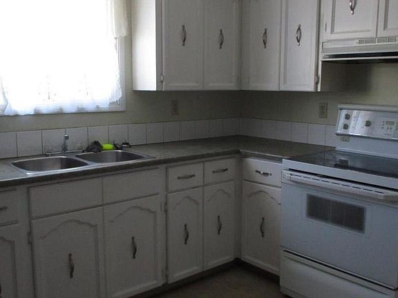 3rd image of 14221 32nd St NW