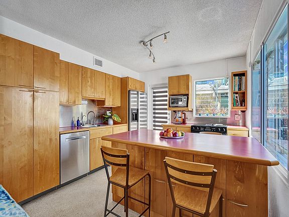 4th image of 1601 SE 15th Street #3B