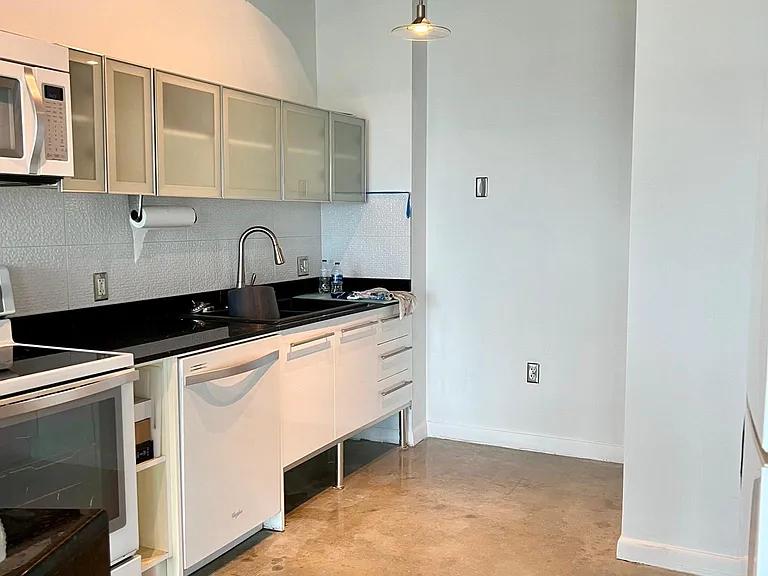 10 SW South River Dr #1712 — Photo 3