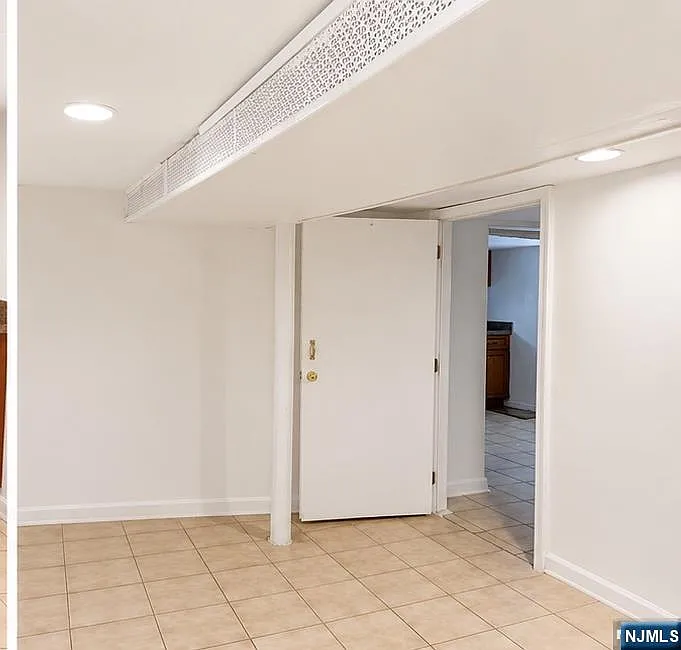 2 bed, 1.0 bath, $1,900 — Photo 2
